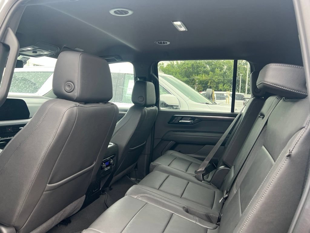 Used 2025 Chevrolet Suburban Z71 AWD/4WD image 9