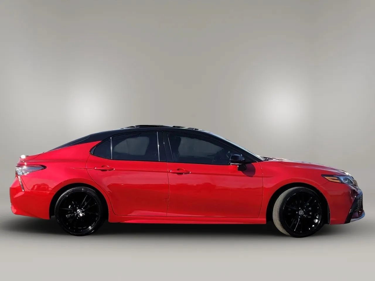 Used 2022 Toyota Camry XSE FWD image 13