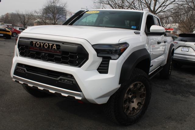 Used 2025 Toyota Tacoma Trailhunter image 1