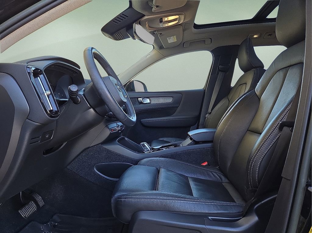 Certified 2023 Volvo XC40 B5 Plus w/ Driver Assist Package image 24