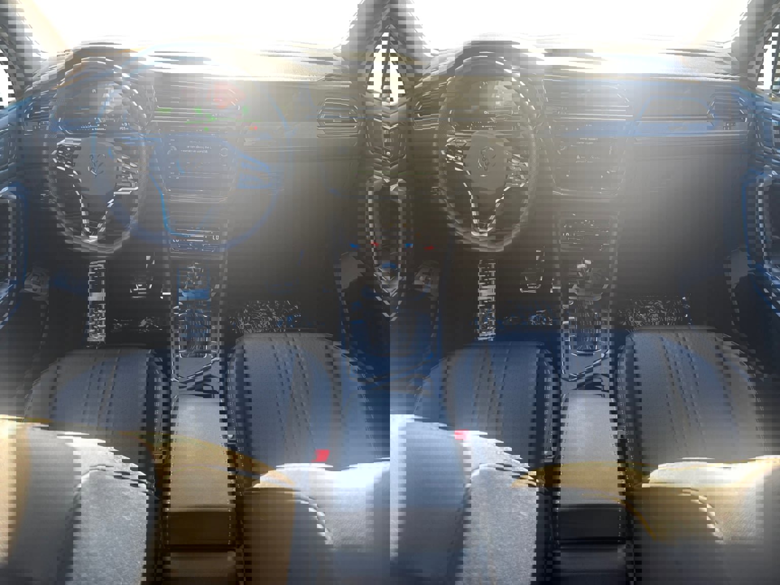 Used 2024 Volkswagen Tiguan SE R-Line image 12