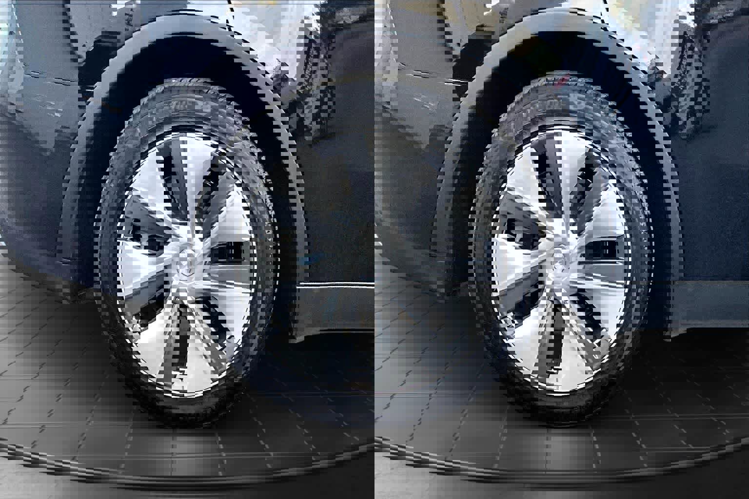 Used 2023 Tesla Model Y Long Range image 36