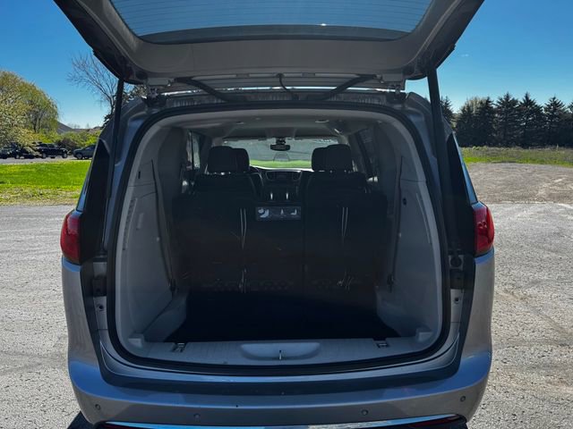 Used 2017 Chrysler Pacifica Touring-L Plus w/ Tire & Wheel Group FWD image 17