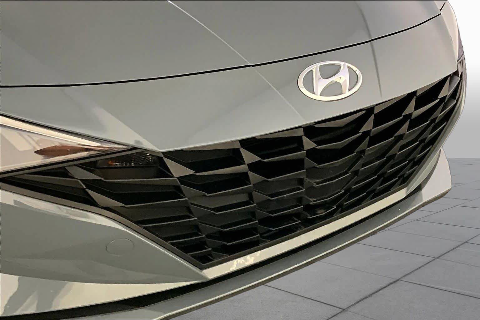 Used 2023 Hyundai Elantra SEL FWD image 32