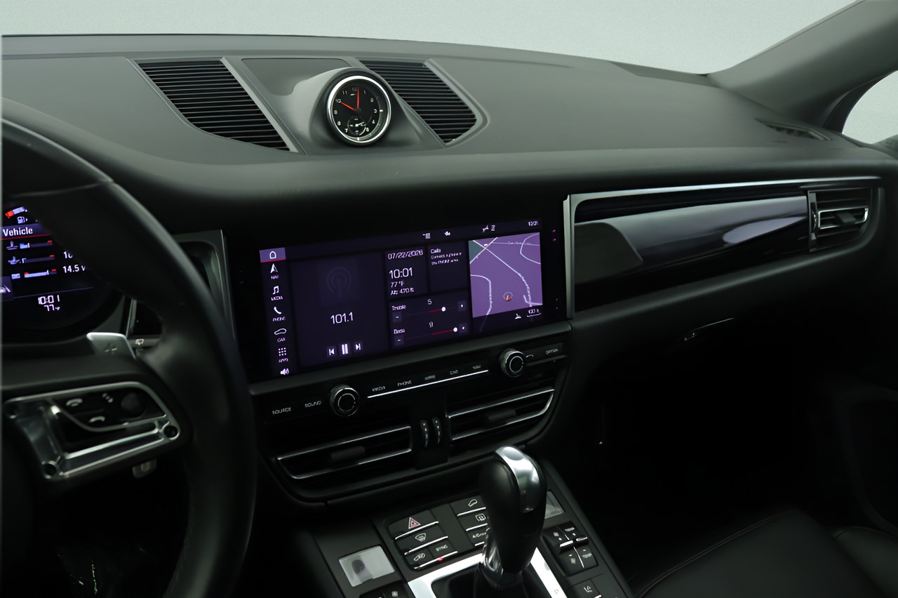 Used 2020 Porsche Macan AWD/4WD image 9