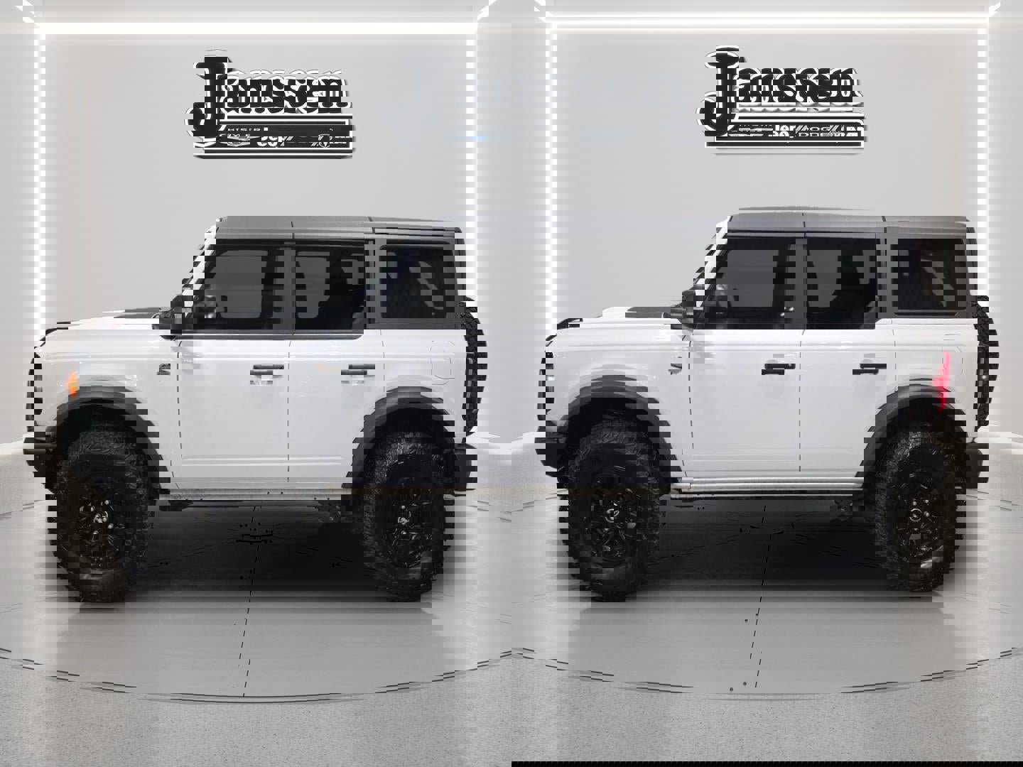 Used 2024 Ford Bronco Wildtrak image 2