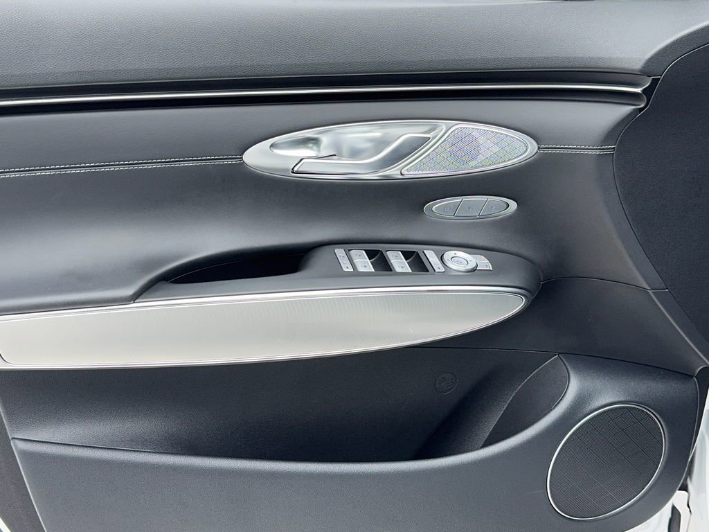 Used 2024 Genesis GV70 2.5T w/ Select Package image 38