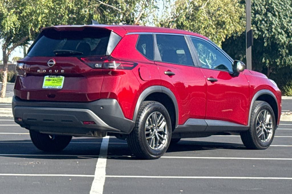 Used 2023 Nissan Rogue S image 11