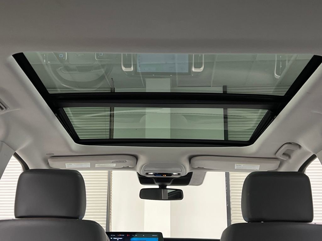 Used 2025 Ford Expedition Active image 39