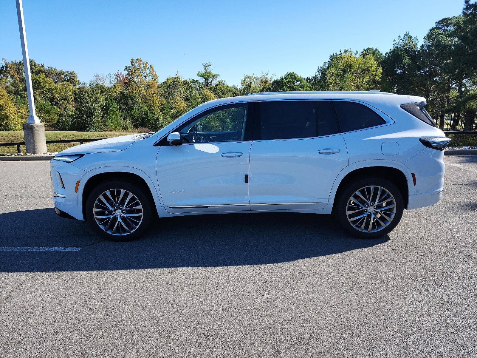 New 2026 Buick Enclave Avenir w/ Super Cruise Package AWD/4WD image 2