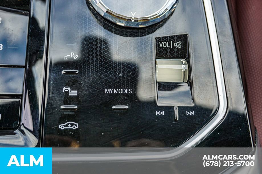 Used 2025 BMW i7 eDrive50 w/ M Sport Package image 46