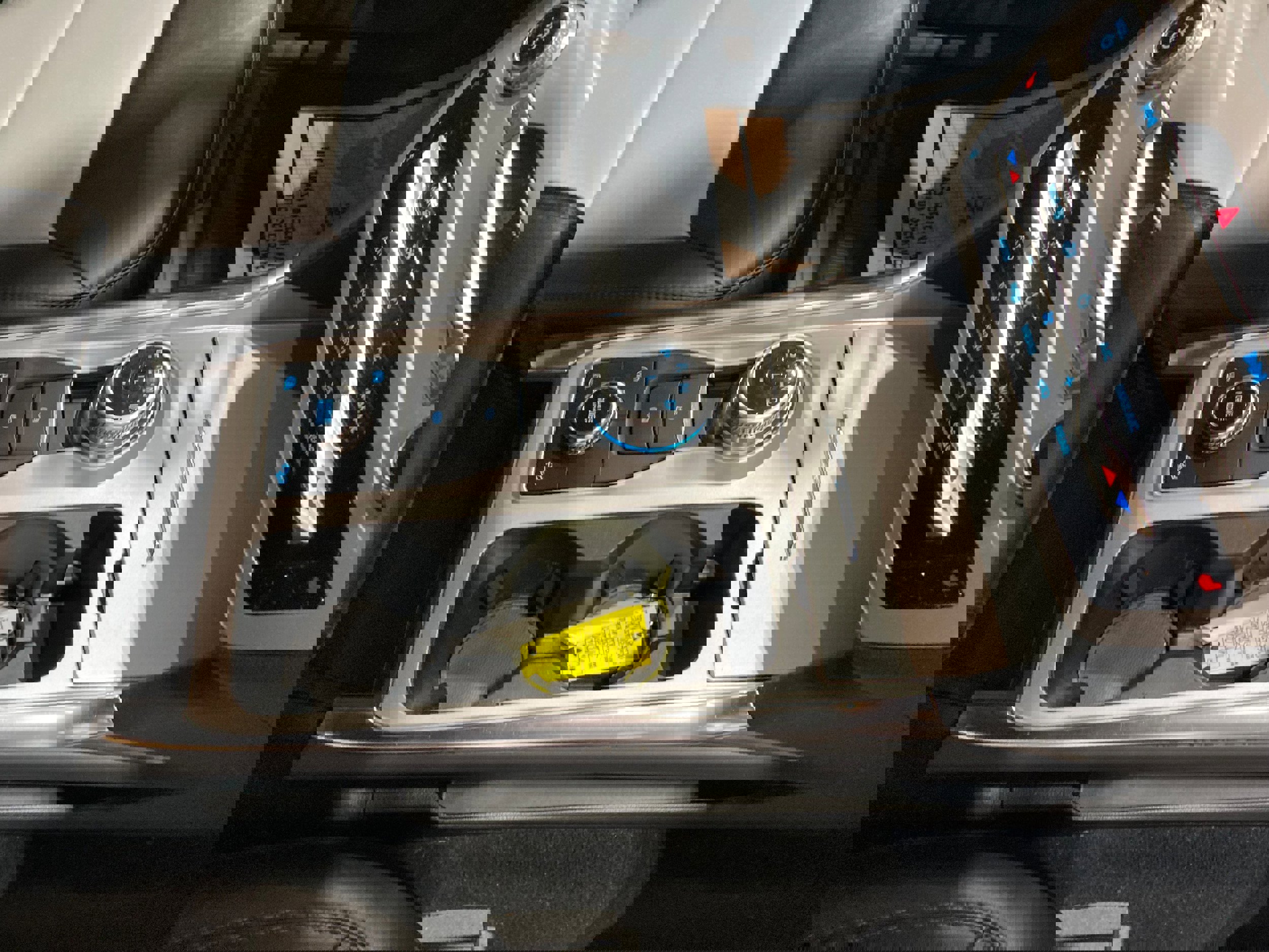 Used 2023 Ford Explorer XLT w/ Equipment Group 202A image 5