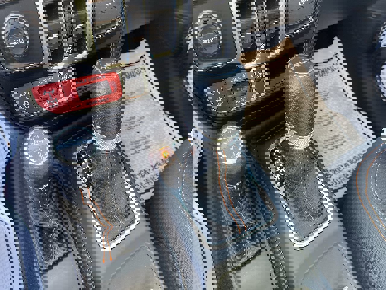 Used 2023 Jeep Gladiator Mojave w/ Cold Weather Group image 16