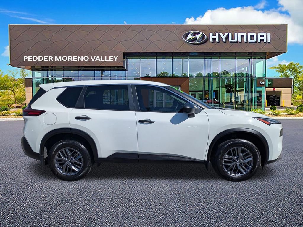 Used 2023 Nissan Rogue S FWD image 3