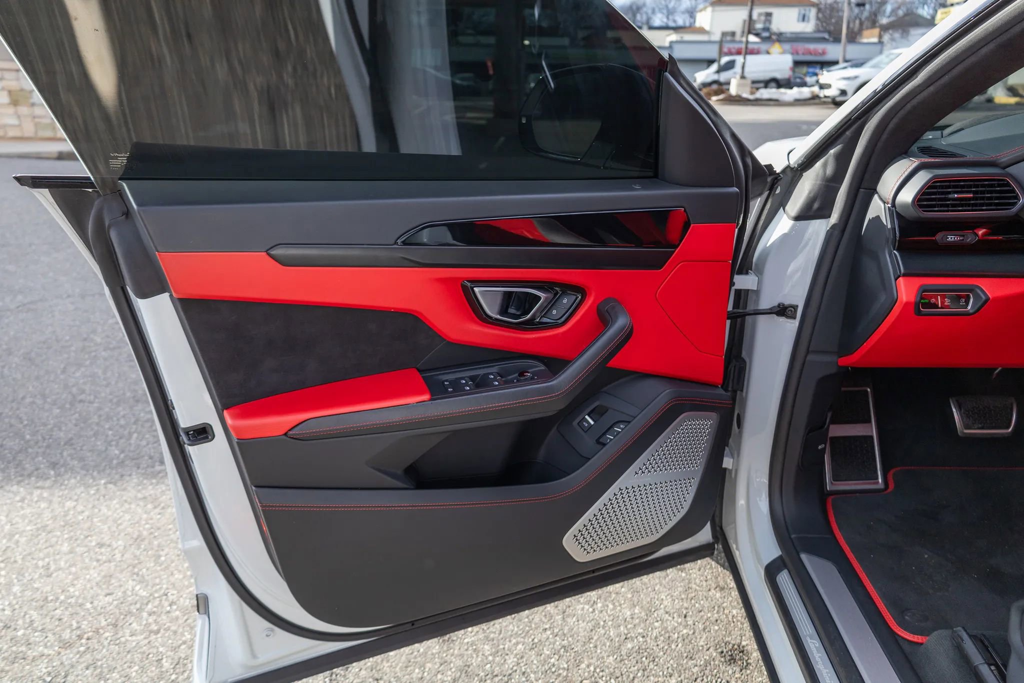 Used 2022 Lamborghini Urus image 33