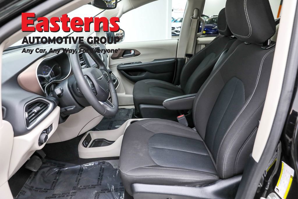 Used 2024 Chrysler Voyager LX image 14