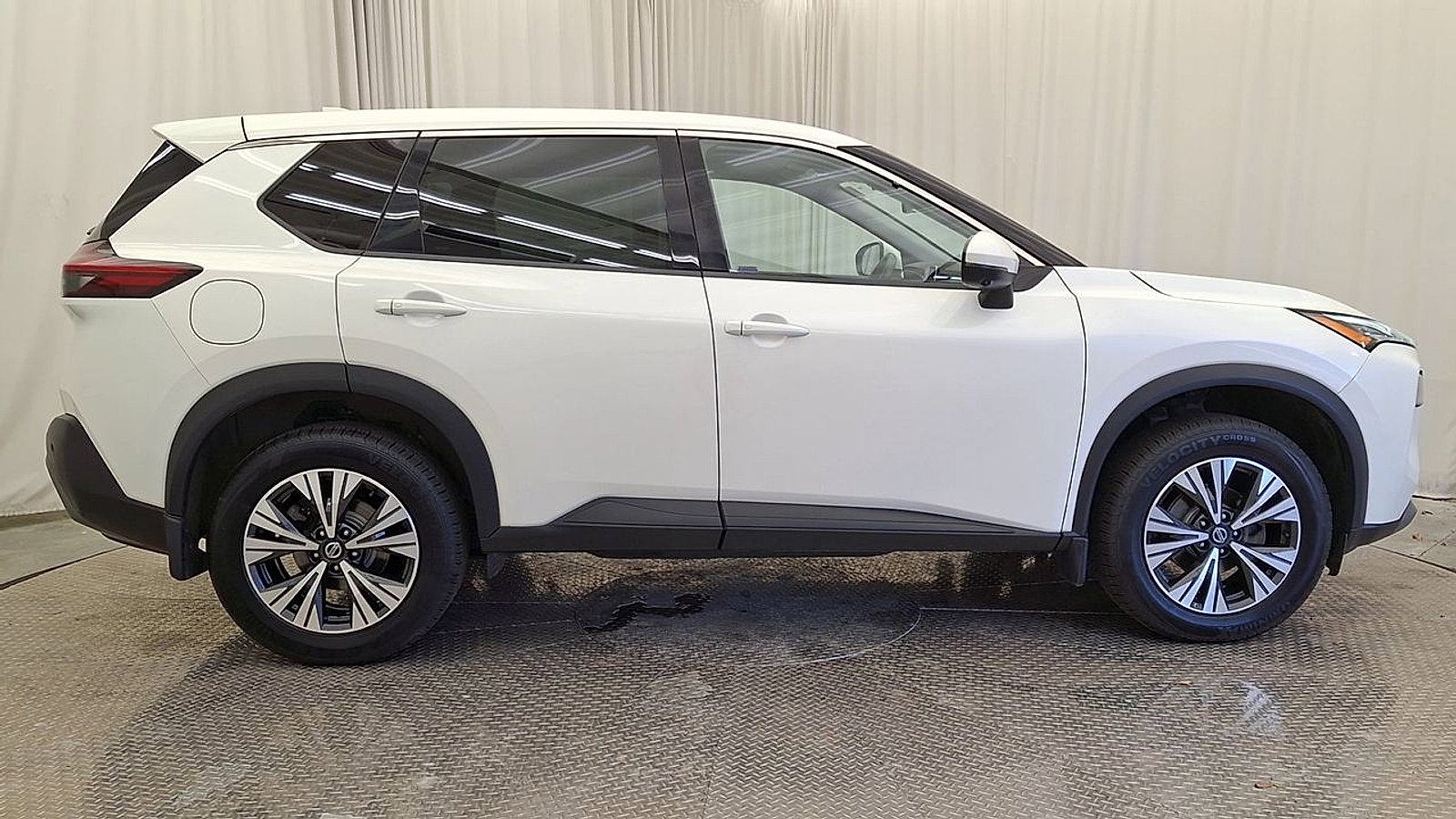 Used 2021 Nissan Rogue SV image 4