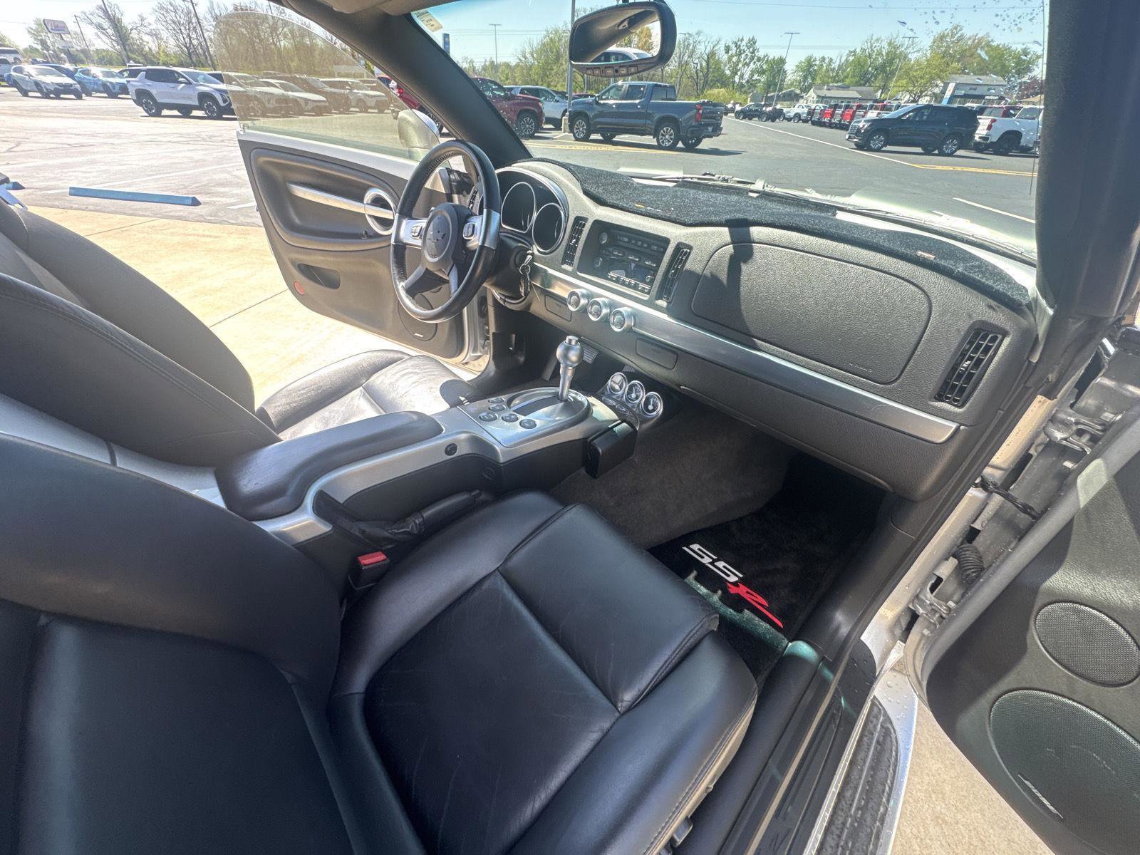 Used 2006 Chevrolet SSR w/ Preferred Equipment Group RWD image 12