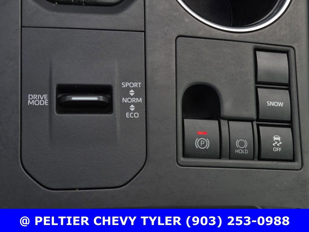 Used 2023 Toyota Highlander LE FWD image 26