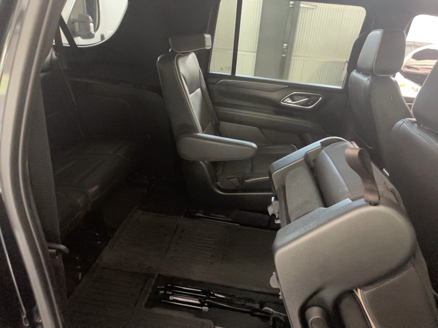 Used 2023 GMC Yukon XL SLT w/ SLT Premium Package AWD/4WD image 28