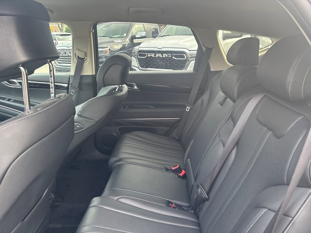 Used 2025 Genesis GV80 2.5T Standard image 9