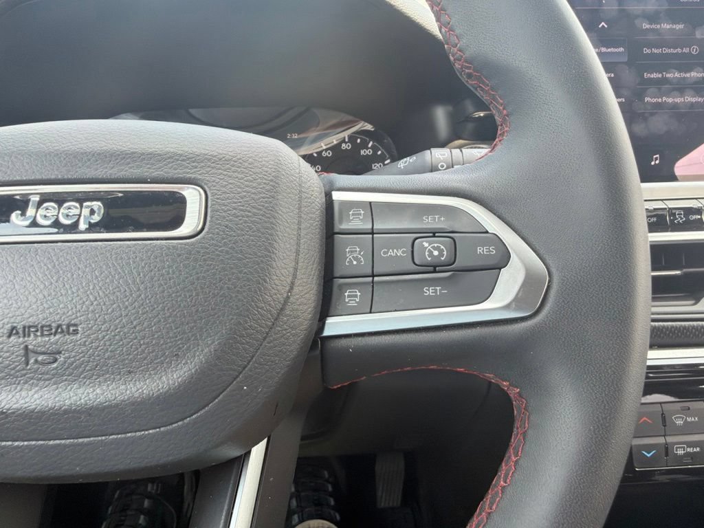 Used 2025 Jeep Compass Trailhawk AWD/4WD image 21