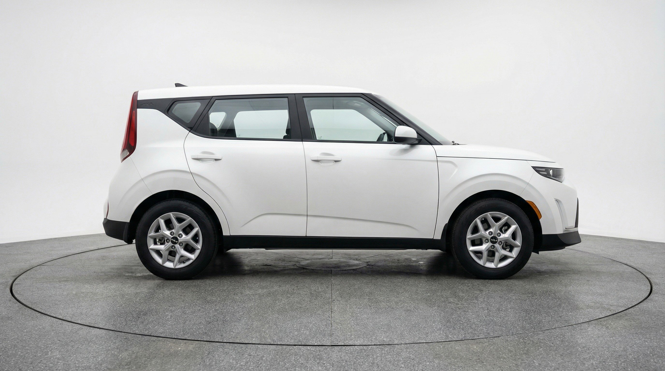 Used 2025 Kia Soul LX w/ LX Technology Package image 11
