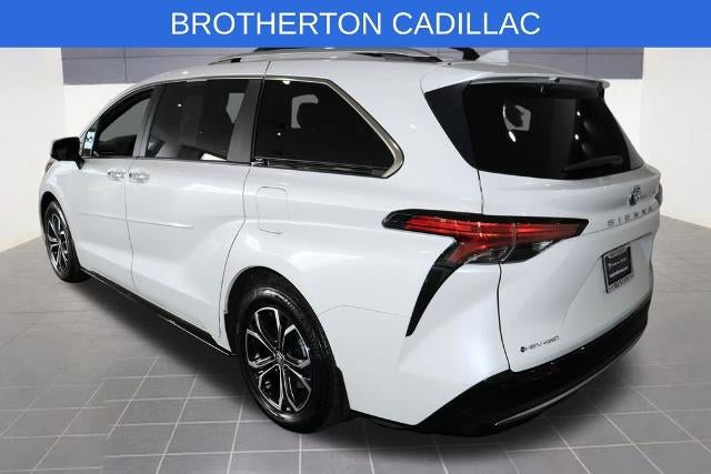 Used 2025 Toyota Sienna Platinum AWD/4WD image 3