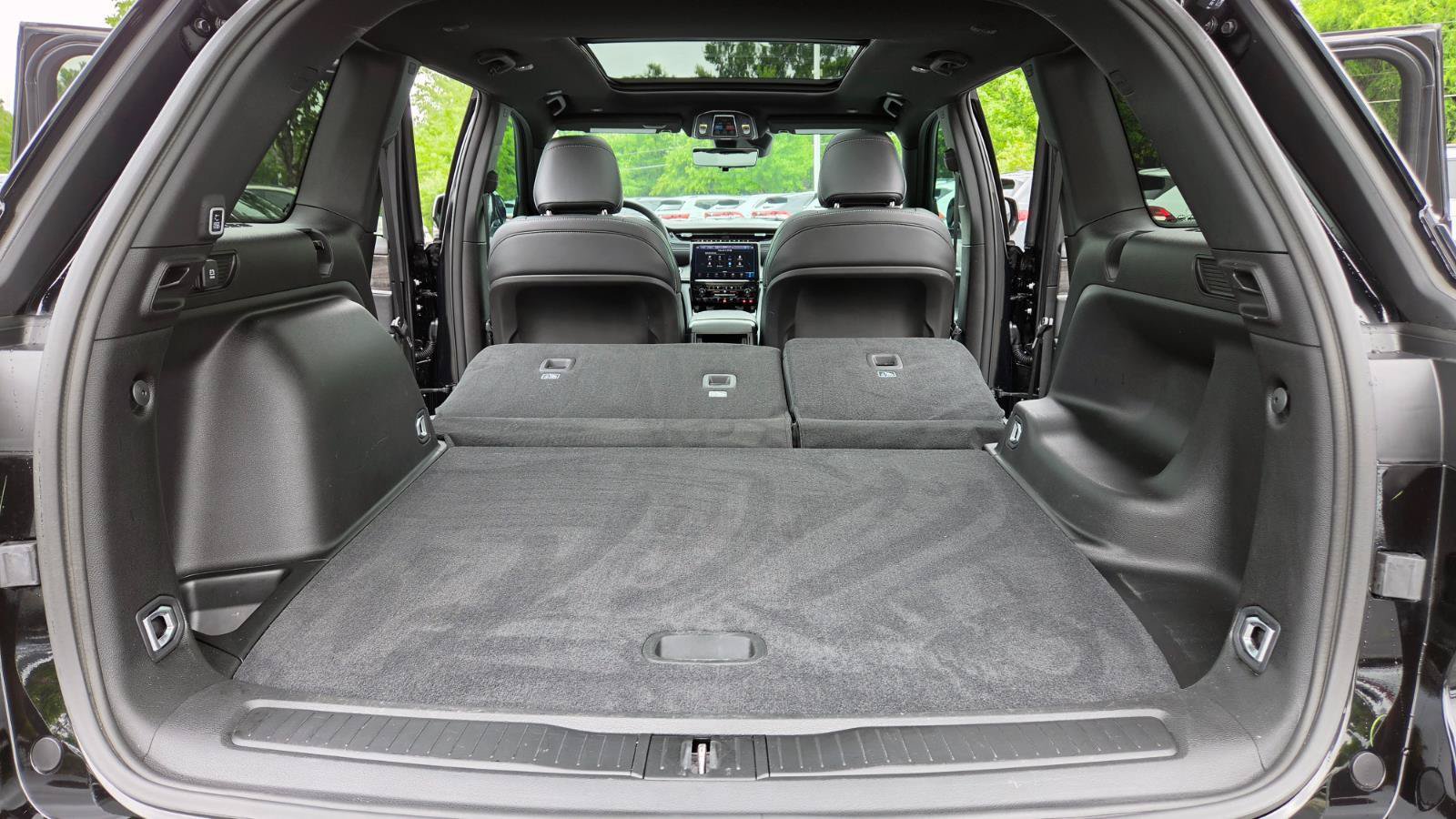 Used 2025 Jeep Grand Cherokee Limited w/ Luxury Tech Group II RWD image 65
