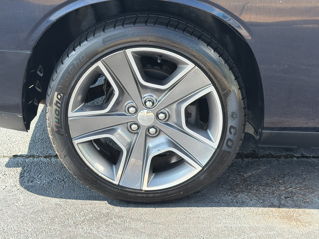 Used 2012 Dodge Challenger R/T RWD image 30
