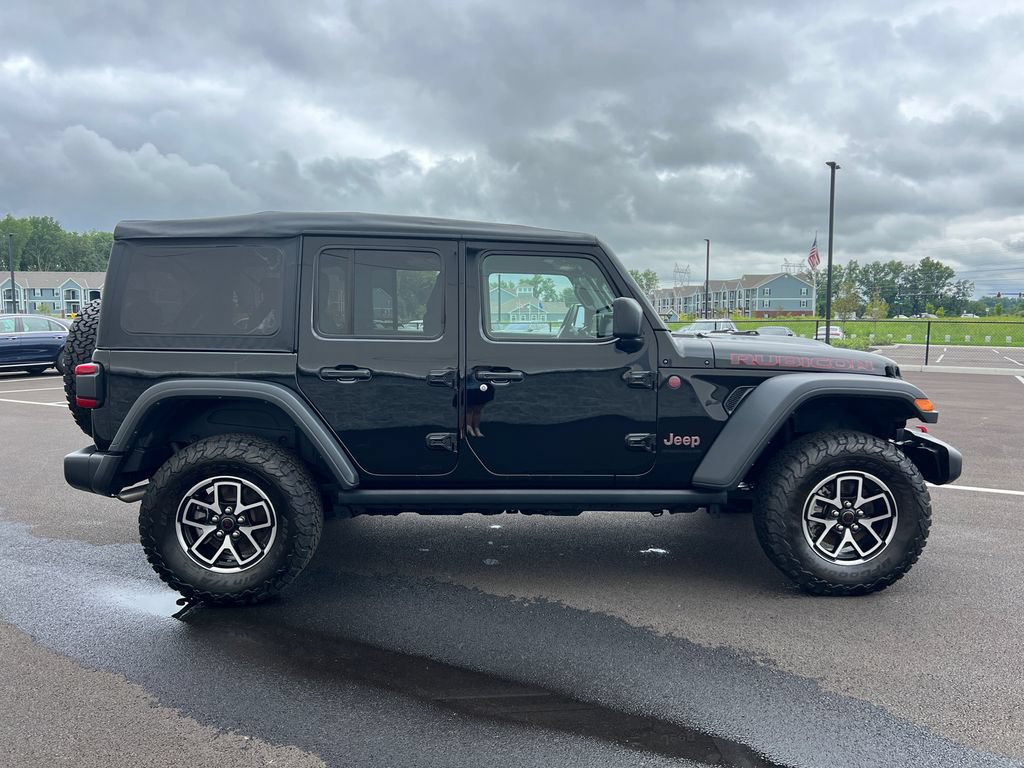 Used 2025 Jeep Wrangler Unlimited Rubicon AWD/4WD image 9