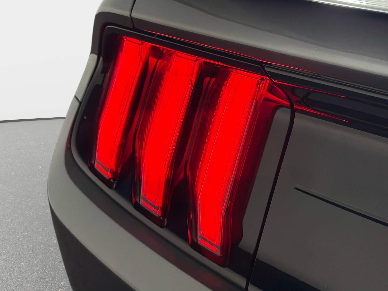 Used 2022 Ford Mustang Shelby GT500 w/ Carbon Fiber Track Pack RWD image 16
