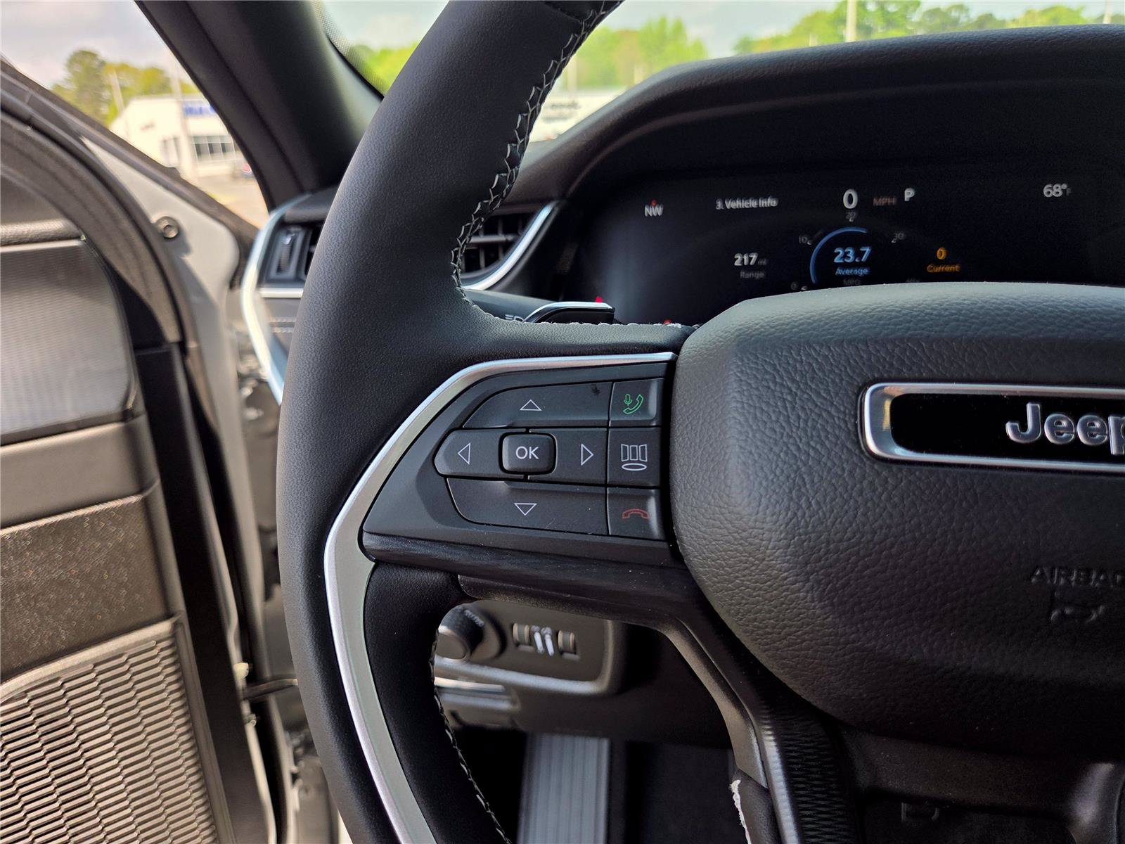 New 2025 Jeep Grand Cherokee Laredo X w/ Luxury Tech Group I RWD image 28