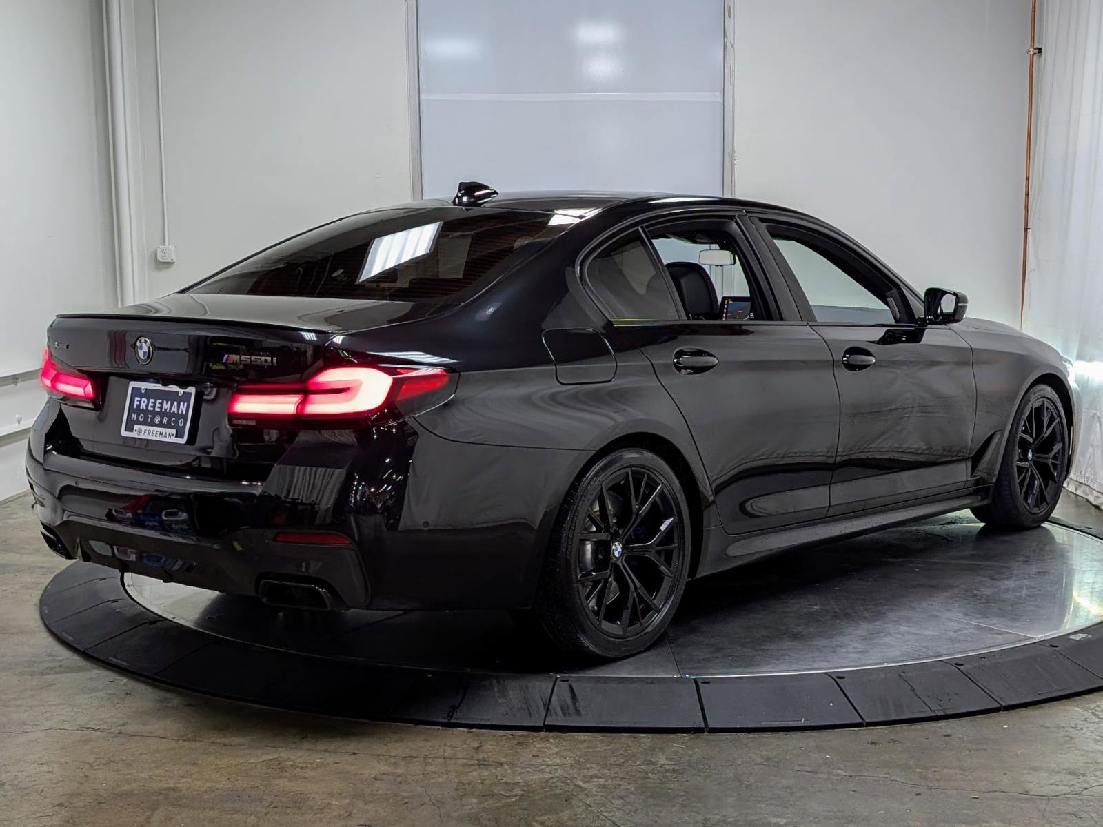 Used 2022 BMW M550i xDrive image 9