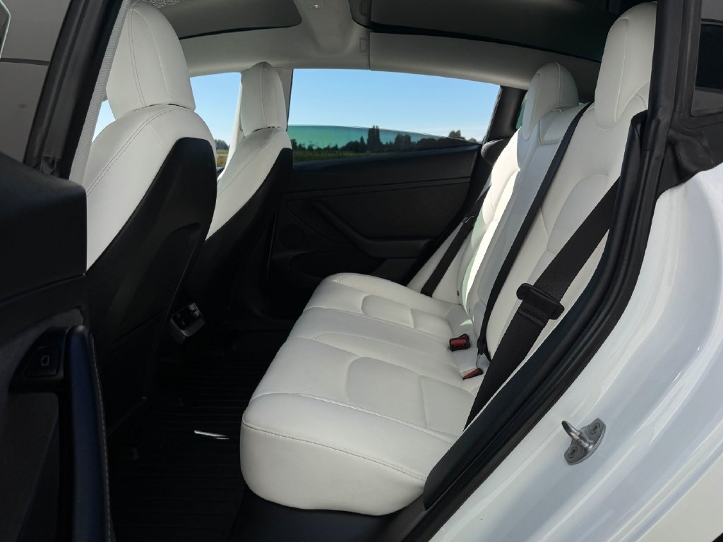 Used 2021 Tesla Model 3 Standard Range Plus RWD image 18