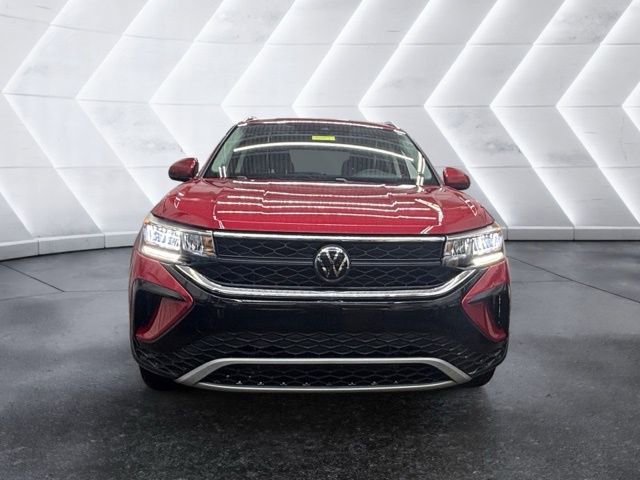 Certified 2024 Volkswagen Taos SE image 2