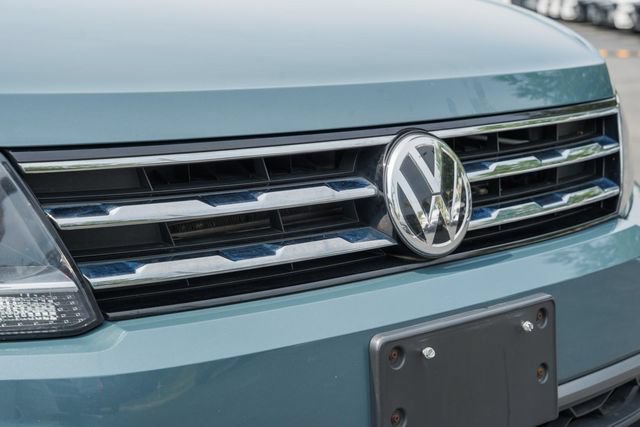 Used 2020 Volkswagen Tiguan SE w/ Panoramic Sunroof Package AWD/4WD image 9