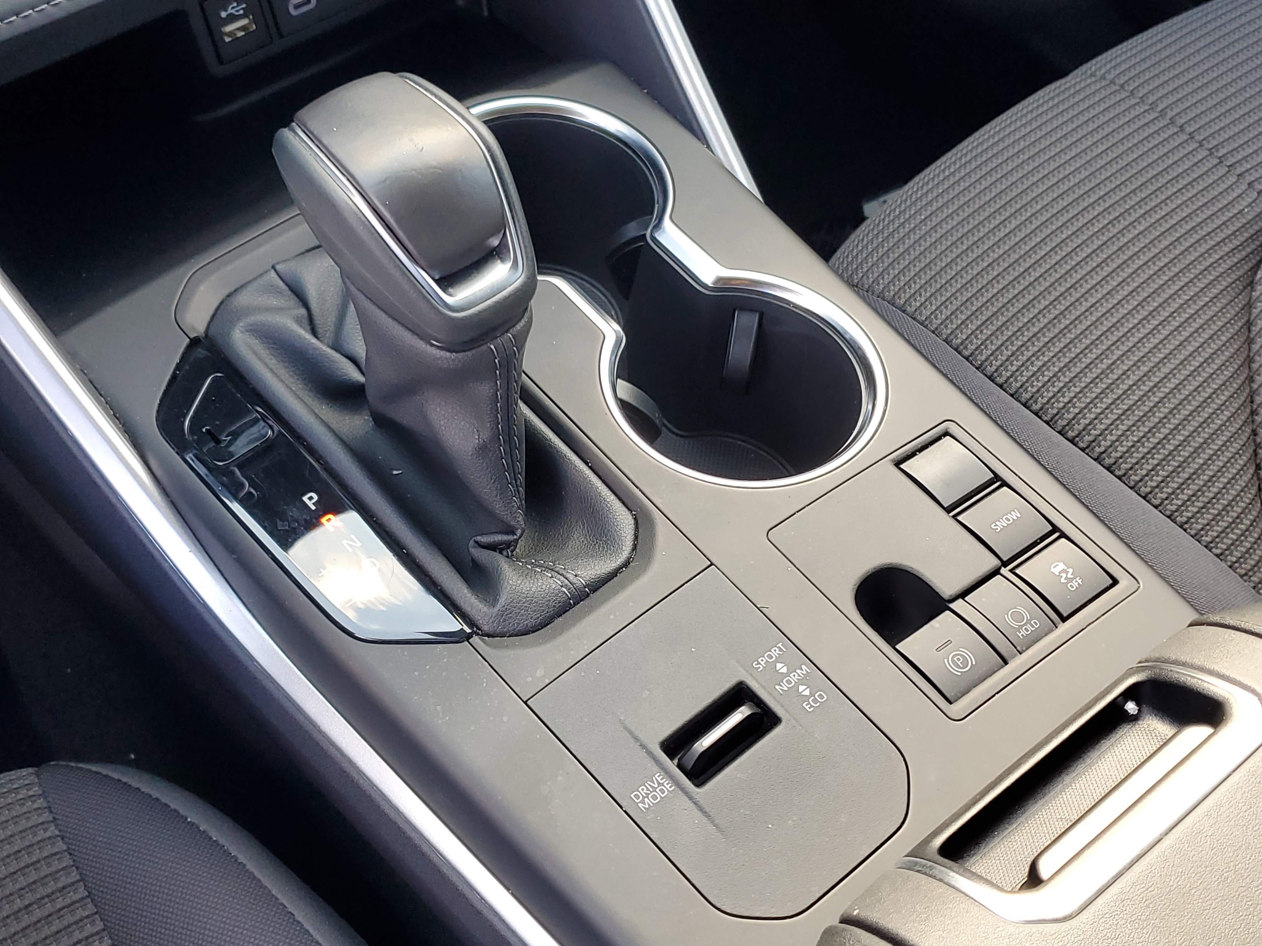 Used 2025 Toyota Highlander LE image 27