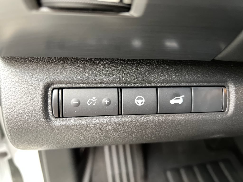 Used 2025 Nissan Pathfinder SL AWD/4WD image 49