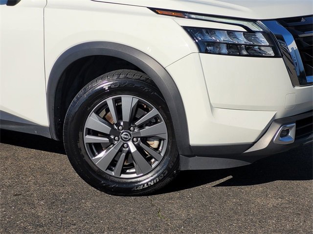 Used 2024 Nissan Pathfinder SV w/ SV Premium Package image 9