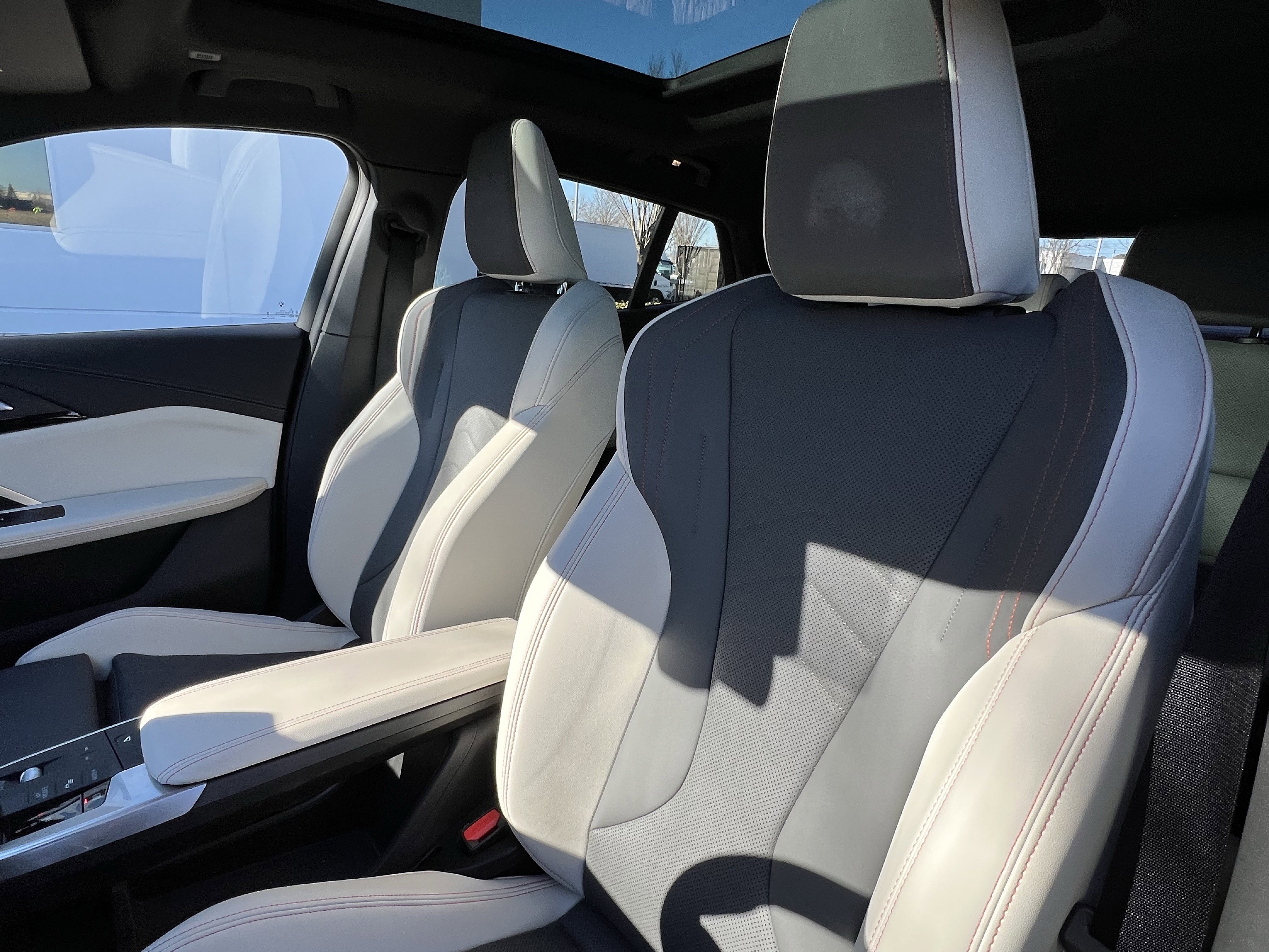 Used 2024 BMW X2 xDrive28i w/ Technology Package image 16