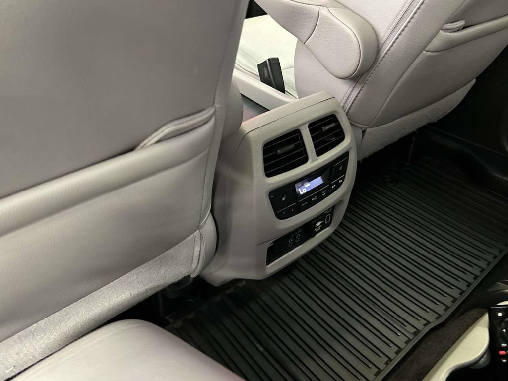 Used 2022 Honda Pilot Touring image 16
