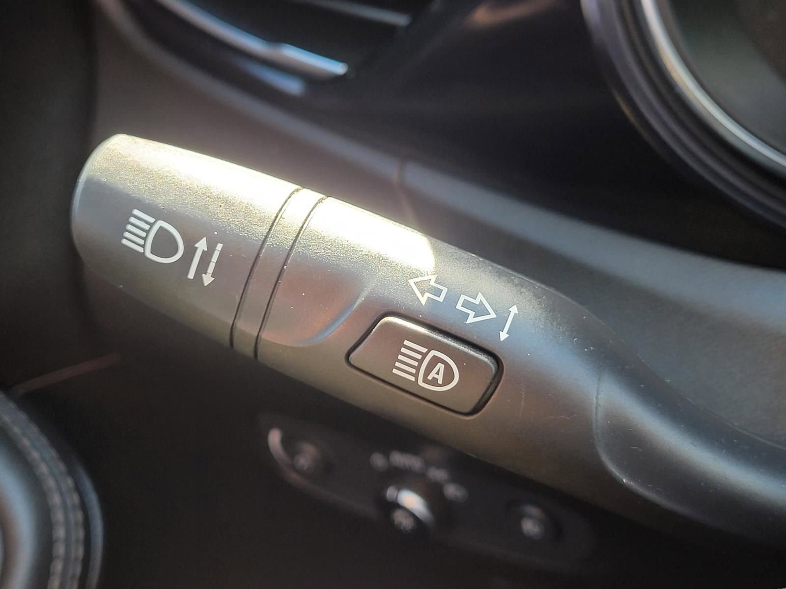 Used 2022 Buick Encore GX Select w/ Sport Touring Package image 32