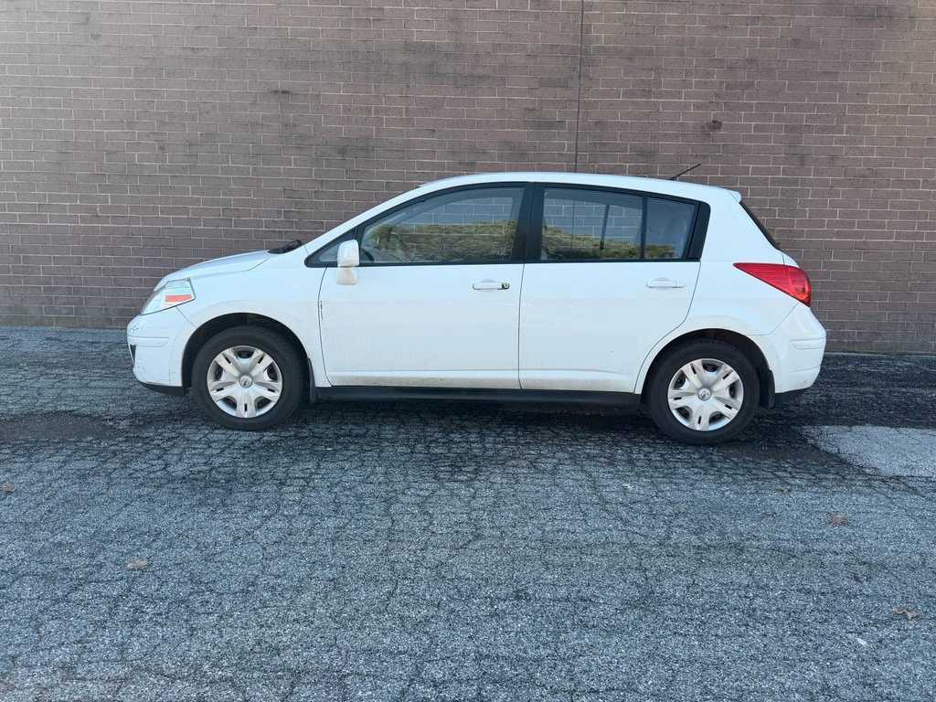 Used 2011 Nissan Versa 1.8 S w/ Plus Pkg image 2