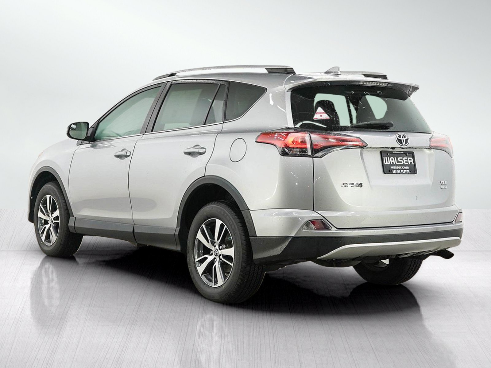 Used 2016 Toyota RAV4 XLE AWD/4WD image 3