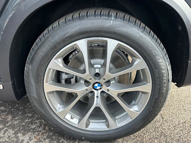 New 2026 BMW X5 xDrive50e w/ Climate Comfort Package image 7