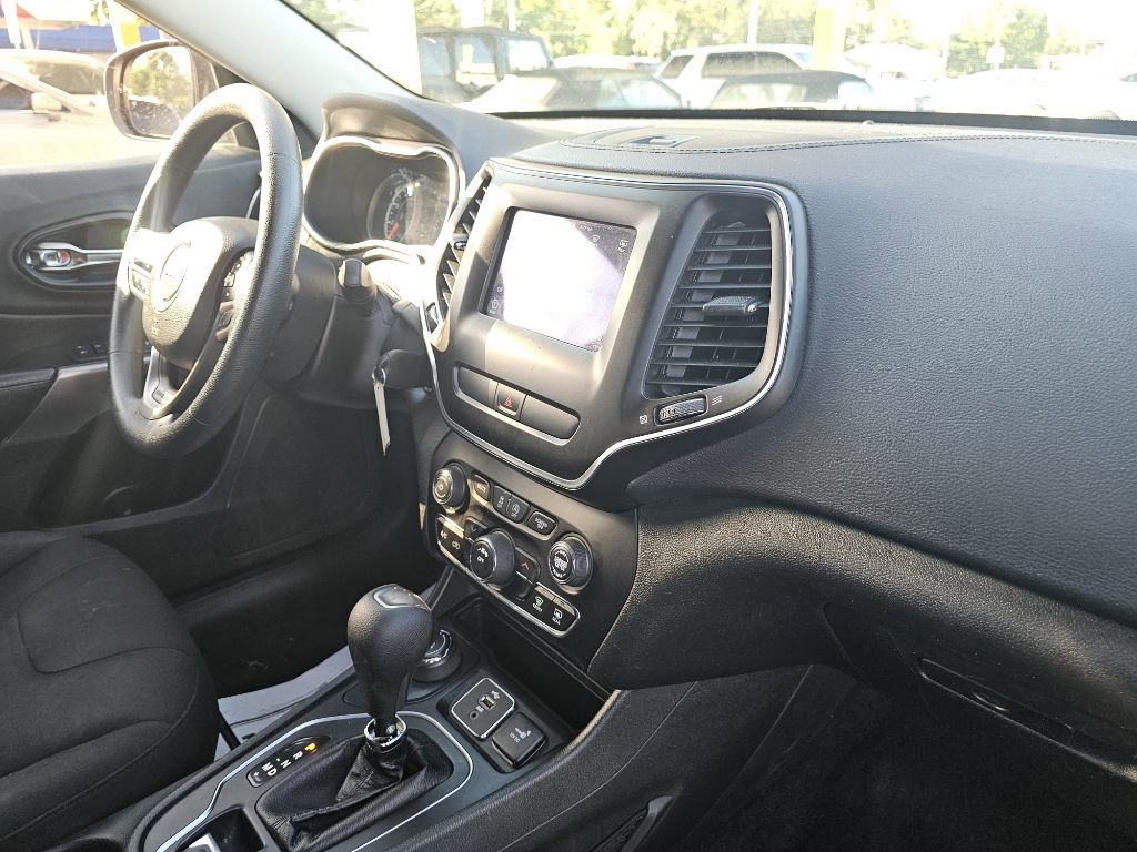 Used 2019 Jeep Cherokee Latitude w/ Popular Appearance Group image 43