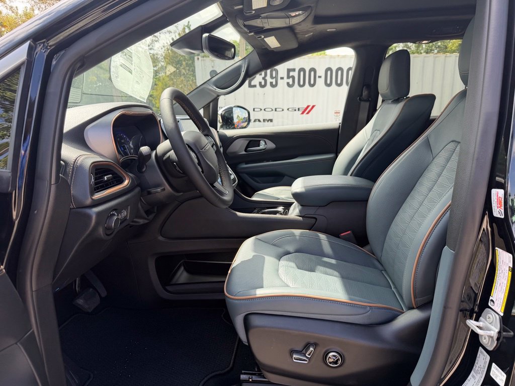 New 2027 Chrysler Pacifica Pinnacle w/ Theater Group FWD image 9