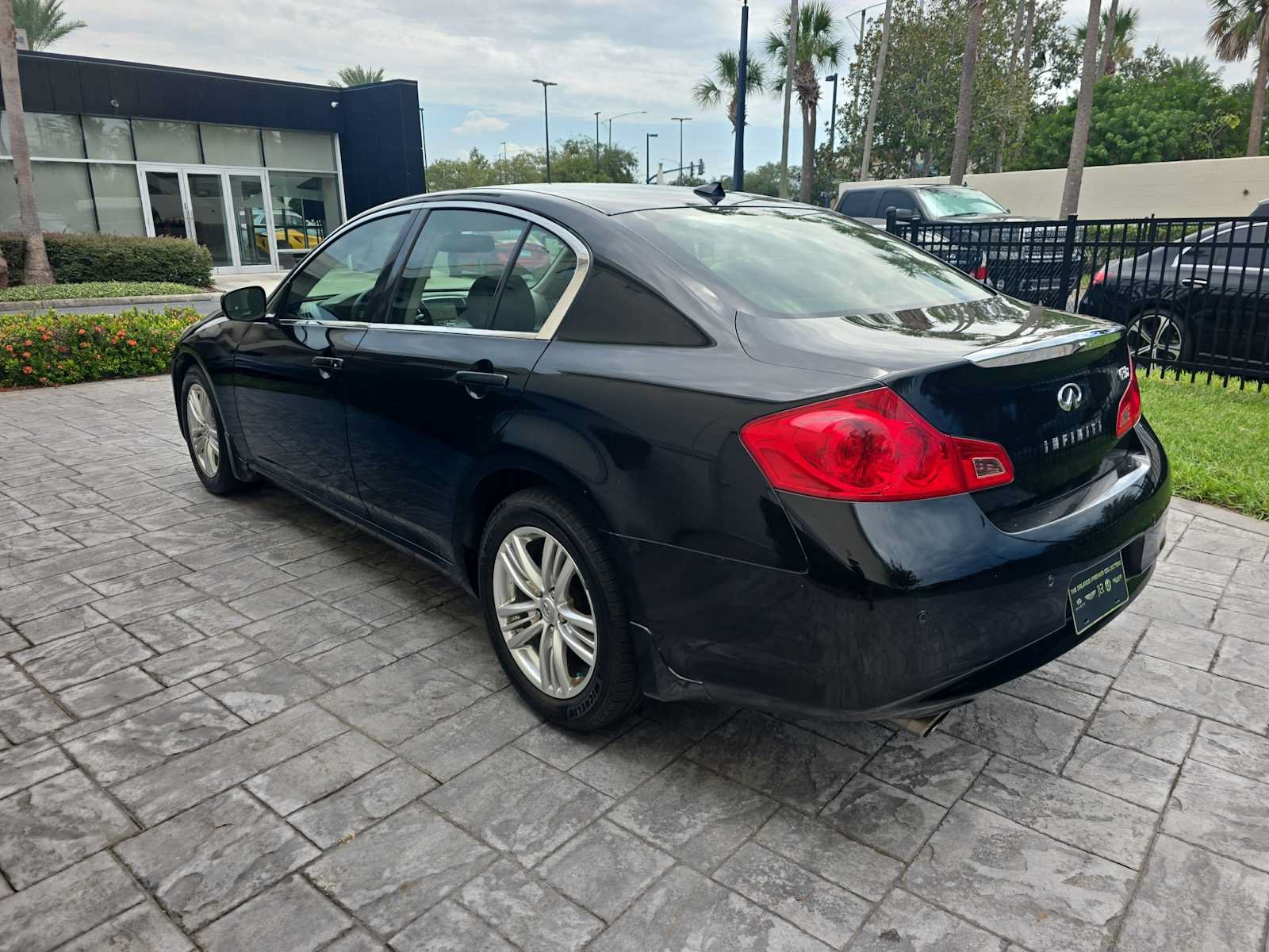 Used 2013 INFINITI G37 x Sedan w/ Premium Pkg AWD/4WD image 6