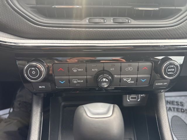 Used 2025 Jeep Compass Trailhawk w/ Trailhawk Elite Group AWD/4WD image 23